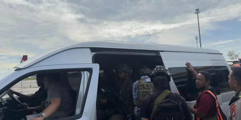 Satgas Operasi Damai Cartenz mengamankan pelaku kasus Mile 50 Tembagapura. (Foto:Dok/Satgas Cartenz)