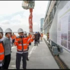 Wapres Gibran Rakabuming Raka meninjau proyek pengembangan dermaga dan fasilitas produksi PT Solusi Bangun Indonesia di Tuban, Jawa Timur. (Foto:Dok/SBI).