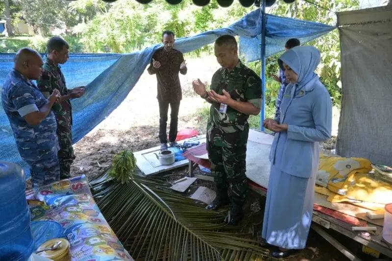 Takziah Danlanud SIM di rumah duka Tengku Nyak Sandang di Aceh Jaya. (Foto:Dok/Lanud SIM)