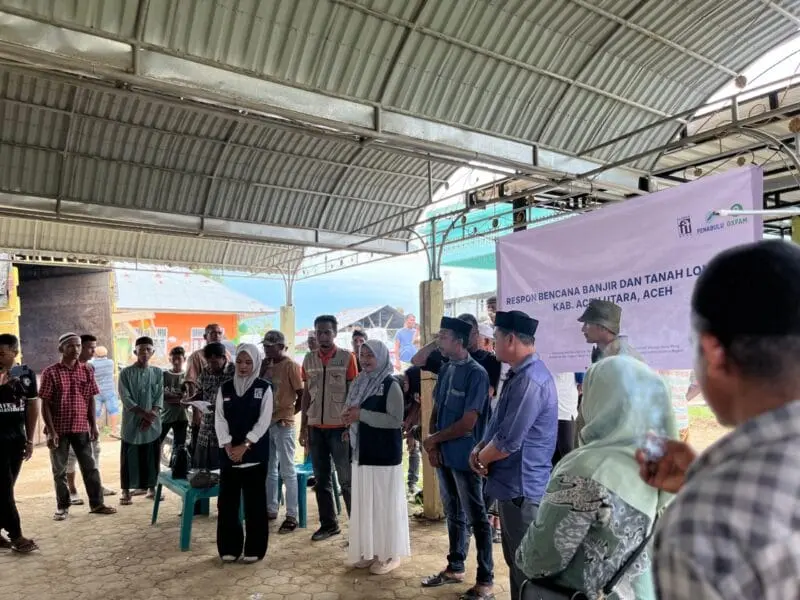 Distribusi bantuan korban banjir Aceh Utara oleh Flower Aceh, Lifeguards Aceh dan Oxfam. (Foto: Arsip Flower Aceh)