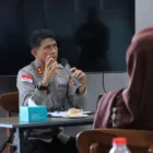 Kapolda Aceh diskusi dengan influencer di warung kopi Banda Aceh. (Foto:Dok/Humas Polda Aceh).