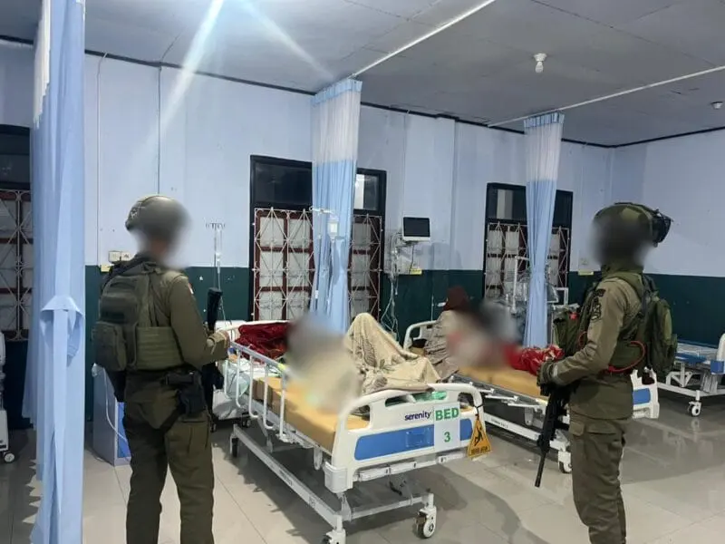 Aparat Satgas Cartenz amankan buronan kasus kekerasan bersenjata. (Foto: Dok/Polda Aceh).