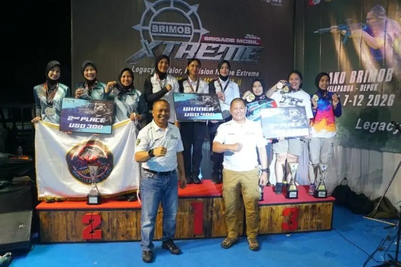 Penyerahan penghargaan kejuaraan menembak Brimob Xtreme 2026. (Foto: Dok/Polri).