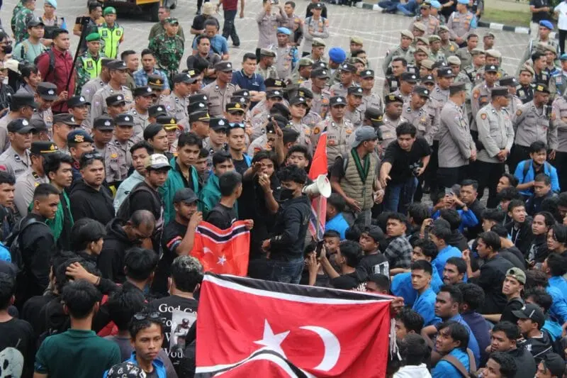 Demontrasi Mahasiswa Aceh mengecam dugaan kekerasan aparat dalam dua insiden berbeda dan mendesak penanganan hukum yang transparan serta perlindungan hak sipil masyarakat. (Foto: Dok/Ist)