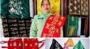 Ema Mutiara Deka. Perajin kasab.