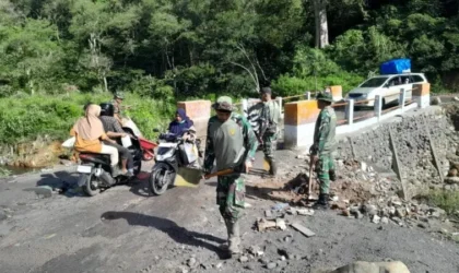 Gotong royong tni-warga