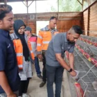 Solusi Bangun Andalas libatkan masyarakat dalam pengelolaan limbah kelapa menjadi pakan ternak, sekaligus mengurangi timbunan sampah dan menurunkan emisi. (Foto:Dok/SBA).