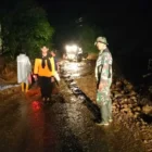 Babinsa Koramil 08 Silih Nara memantau lokasi longsor di Aceh Tengah. (Foto:Dok/Kodam IM)