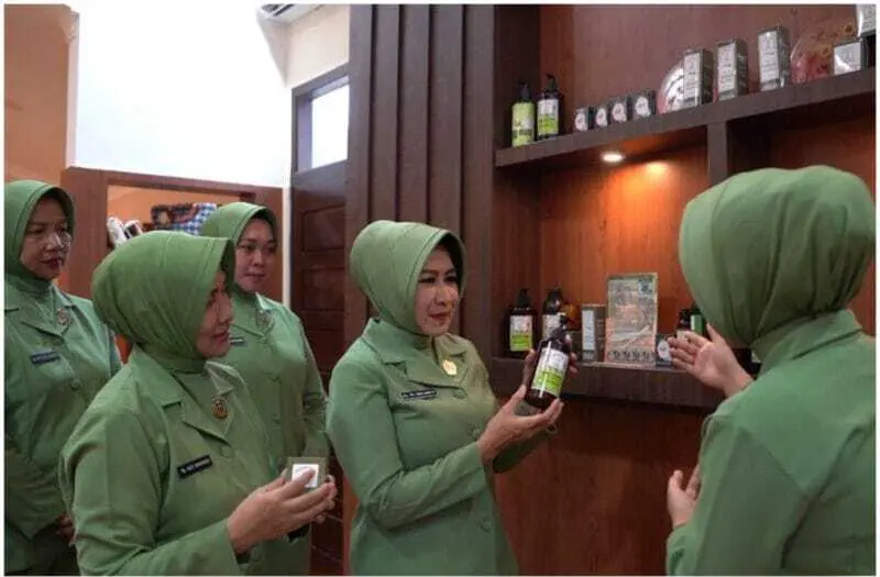Produk sereh wangi UMKM Padusi Tapa Aceh Selatan. (Foto:Dok/Persit)