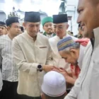 Kapolda Aceh Salat Iduladha di Masjid Raya Baiturrahman Banda Aceh. (Foto:Dok/Polda Aceh)