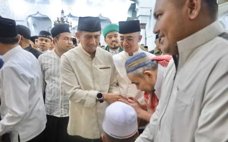 Kapolda Aceh Salat Iduladha di Masjid Raya Baiturrahman Banda Aceh. (Foto:Dok/Polda Aceh)