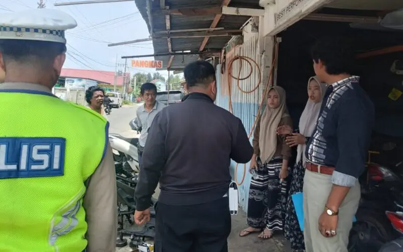 Polisi melakukan olah TKP kecelakaan di kawasan Peulanggahan Banda Aceh. (Foto:Dok/Ist)
