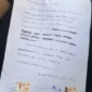 Surat komitmen pencabutan Pergub JKA diperlihatkan kepada massa aksi mahasiswa di halaman kantor gubernur Aceh. (Foto:Dok/Ist)