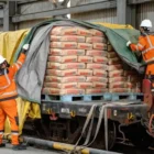 Solusi Bangun Indonesia meraih Green Label Platinum di Lhoknga, Narogong, dan Cilacap, serta Gold di Tuban untuk produksi semen yang lebih efisien dan ramah lingkungan. (Foto:Dok/SBI).