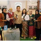 UMKM Padusi Tapa dan Mutiara Kasab binaan Persit KCK memamerkan produk unggulan Aceh di Persit Bisa 2026 Jakarta. (Foto:Dok/Persit KCK)