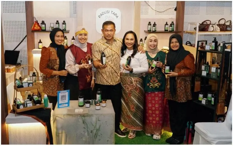 UMKM Padusi Tapa dan Mutiara Kasab binaan Persit KCK memamerkan produk unggulan Aceh di Persit Bisa 2026 Jakarta. (Foto:Dok/Persit KCK)