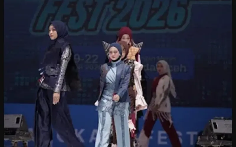 Peserta Fashion Show Bhayangkara Fest 2026 tampil di Banda Aceh. (Foto:Dok/Fest 2026)