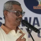 Perkumpulan Masyarakat Langsa perkuat solidaritas warga di perantauan. Firmansyah memberikan sambutan dalam kegiatan PML (Perkumpulan Masyarakat Langsa) di Pantai Lhoknga. (Foto:Dok/PML)