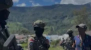 Personel Satgas Damai Cartenz patroli