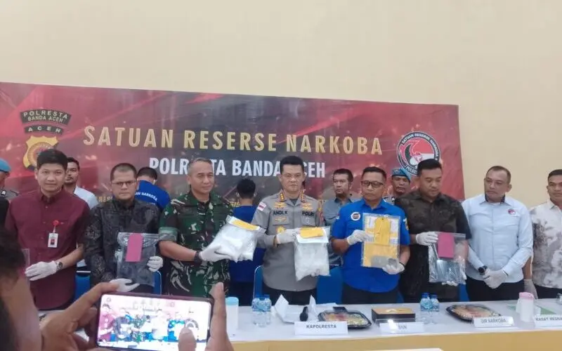 Konferensi pers pengungkapan narkotika oleh Kapolresta Banda Aceh, empat tersangka diamankan. (Foto:Dok/Polresta Banda Aceh)