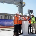 Jajaran manajemen SIG, Solusi Bangun Indonesia, Taiheiyo Cement Corporation, dan Hutama Karya meresmikan operasional fasilitas dermaga dan produksi untuk ekspor di Tuban, Jawa Timur. (Foto:Dok/SBI)