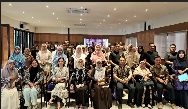 Alumni University of Queensland menggelar UQ Global Connection Aceh dan saling berbagi pengalaman di Hoco Coffee Lamteumen, Banda Aceh. (Foto:Dok/Alumni UQ)