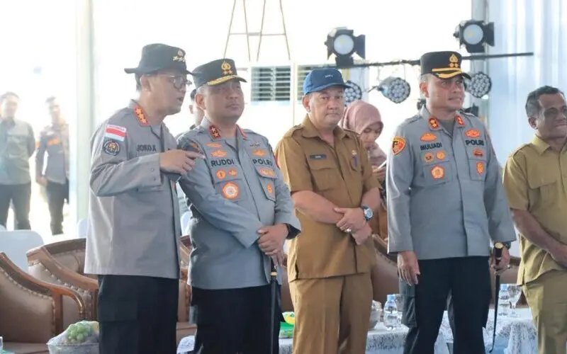 Kapolda Aceh, Irjen Ruddi Setiawan, meninjau Huntap Presisi di Aceh Tamiang. (Foto:Dok/Polda Aceh)
