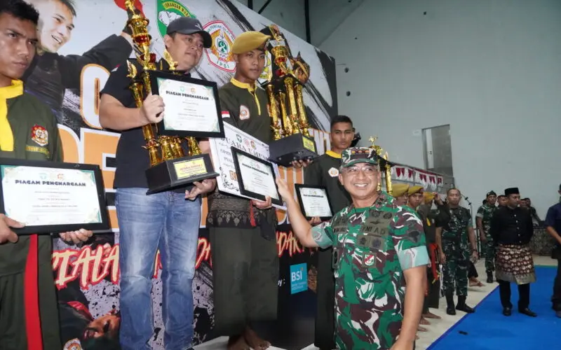 Pangdam IM menutup Open Tournament Pencak Silat Piala Pangdam 2026. (Foto:Dok/Kodam IM)
