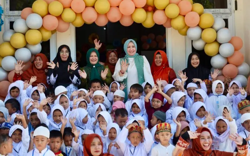 Kak Na mengunjungi PAUD Al-Azhar Cairo Banda Aceh. (Foto:Dok/Bunda PAUD Aceh)