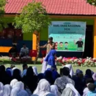 Siswa SD IT Madani mengikuti dongeng Hari Anak Nasional bersama kak bimo. (Foto:Dok/LN)