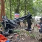 Petugas memusnahkan pondok dugaan tambang emas ilegal di Jantho. (Foto:Dok/Polres Aceh Besar)