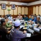 Gubernur Aceh Muzakir Manaf memimpin rapat Forkopimda Aceh bahas rehabilitasi dan rekonstruksi pascabencana. (Foto:Dok/Adpim)