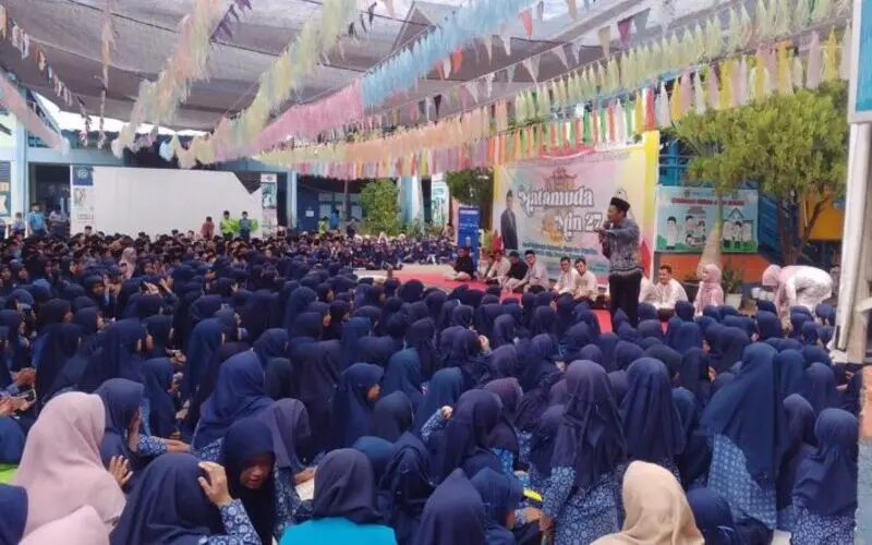 Siswa MIN 27 Lambaro mengikuti dongeng bertema Palestina bersama Kak Bimo. (Foto: Dok/LN).