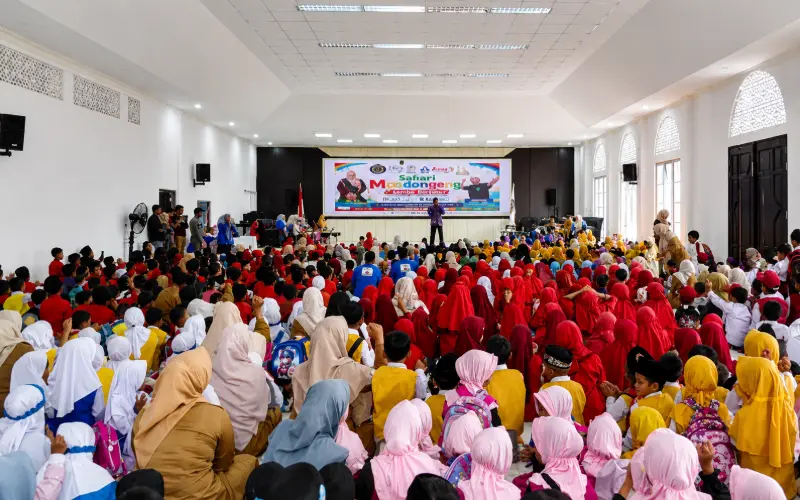 Ratusan anak mengikuti dongeng interaktif Kak Bimo di Gayo Lues, mengangkat tema Dongeng Menginspirasi Anak Berprestasi. Suasana HAN 2026 di Pendopo Bupati Gayo Lues bersama Kak Bimo.(Foto:Dok/LN)