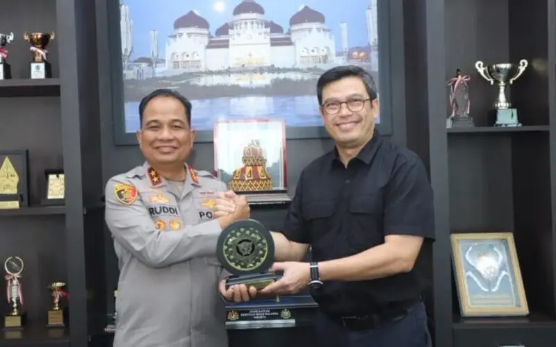 Silaturahmi Kapolda Aceh, Irjen Pol Ruddi Setiawan, bersama Kepala Kanwil DJBC Aceh. (Foto:Dok/DJBC)