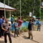Masyarakat berada di pintu masuk Kebun Karang Inong KSO PTPN I di Kecamatan Ranto Peureulak, Aceh Timur. (Foto:Dok/Ist)