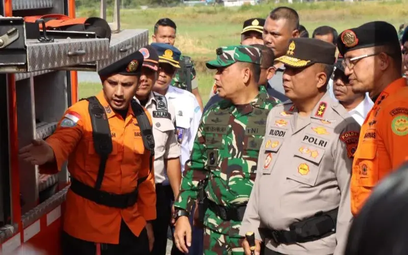 Kapolda Aceh dan Kasdam IM memimpin apel gelar pasukan pencegahan karhutla Aceh. (Foto:Dok/Polda Aceh)