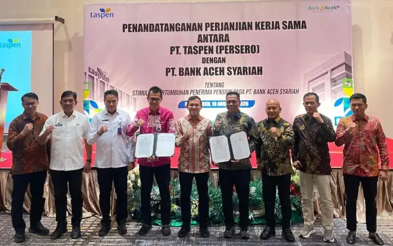 Bank Aceh dan TASPEN menandatangani kerja sama dana pensiun ASN Aceh dihadiri wakil Gubernur Aceh Fadhlullah. (Foto:Dok/Bank Aceh).