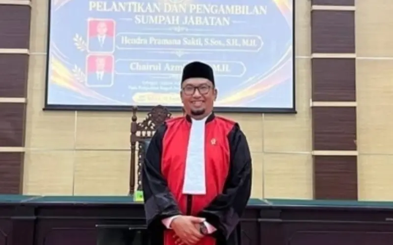 Chairul Azmi, S.H., M.H., dilantik sebagai Hakim Ad Hoc Tipikor PN Pangkalpinang. (Foto:Dok/LamanNews)