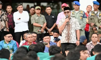 Dialog plt sekda Aceh dengan mahasiswa
