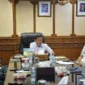Wakil Gubernur Aceh Fadhlullah mengikuti rapat rehabilitasi pascabencana Sumatera secara daring. (Foto:Dok/Adpim)