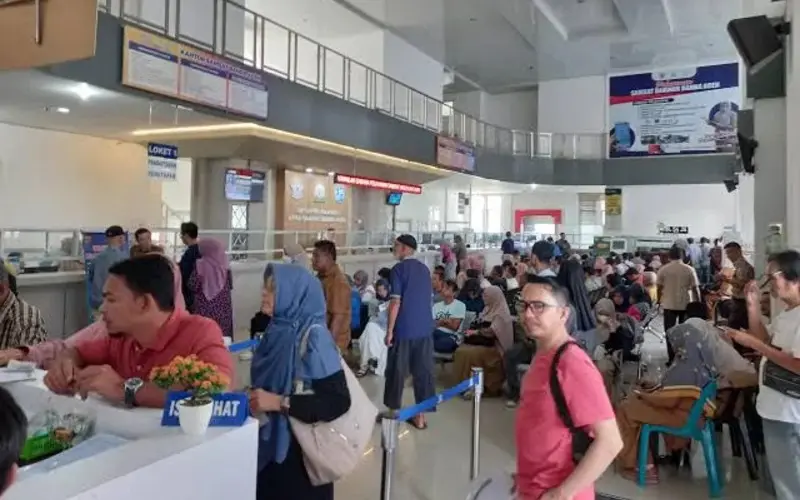 Pelayanan administrasi kendaraan Samsat Batoh Banda Aceh. (Foto:Dok/LamanNews)