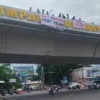 Pesan kritik politik 