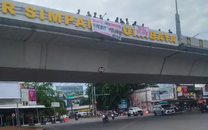 Pesan kritik politik