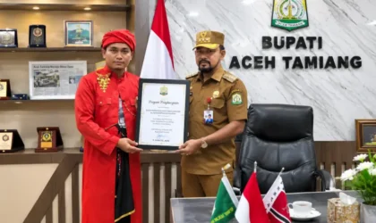 Pemberian gelar kesultanan