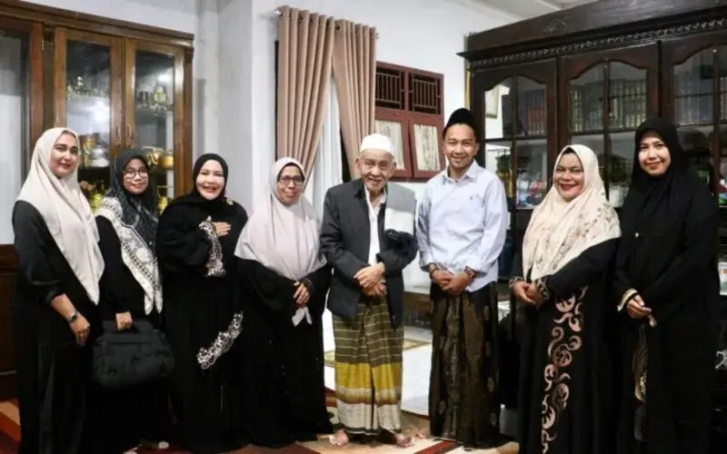 Yayasan Ubudiyah menganugerahkan gelar Amirul Qulub kepada ulama Aceh Abuya Amran Waly Al-Khalidy. (Foto:Dok/Yayasan Ubudiyah)