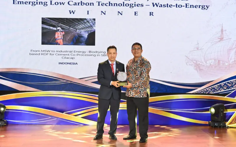 Edi Sarwono menerima ASEAN Energy Awards 2026. (Foto:Dok/SBI)