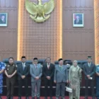 Jajaran Pemerintah Aceh menghadiri rapat paripurna pengangkatan anggota DPRA. (Foto:Dok/Adpim)