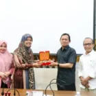 Rektor UUI Dr. Mutiawati menerima Asesmen akreditasi Program Studi S1 Pendidikan Komputer dari Tim asesor LAMDIK. (Foto:Dok/UUI)