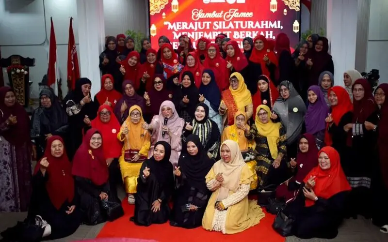 Prof Marniati dalam deklarasi Srikandi Ihsan Nusantara Banda Aceh. (Foto:Dok/SIN)